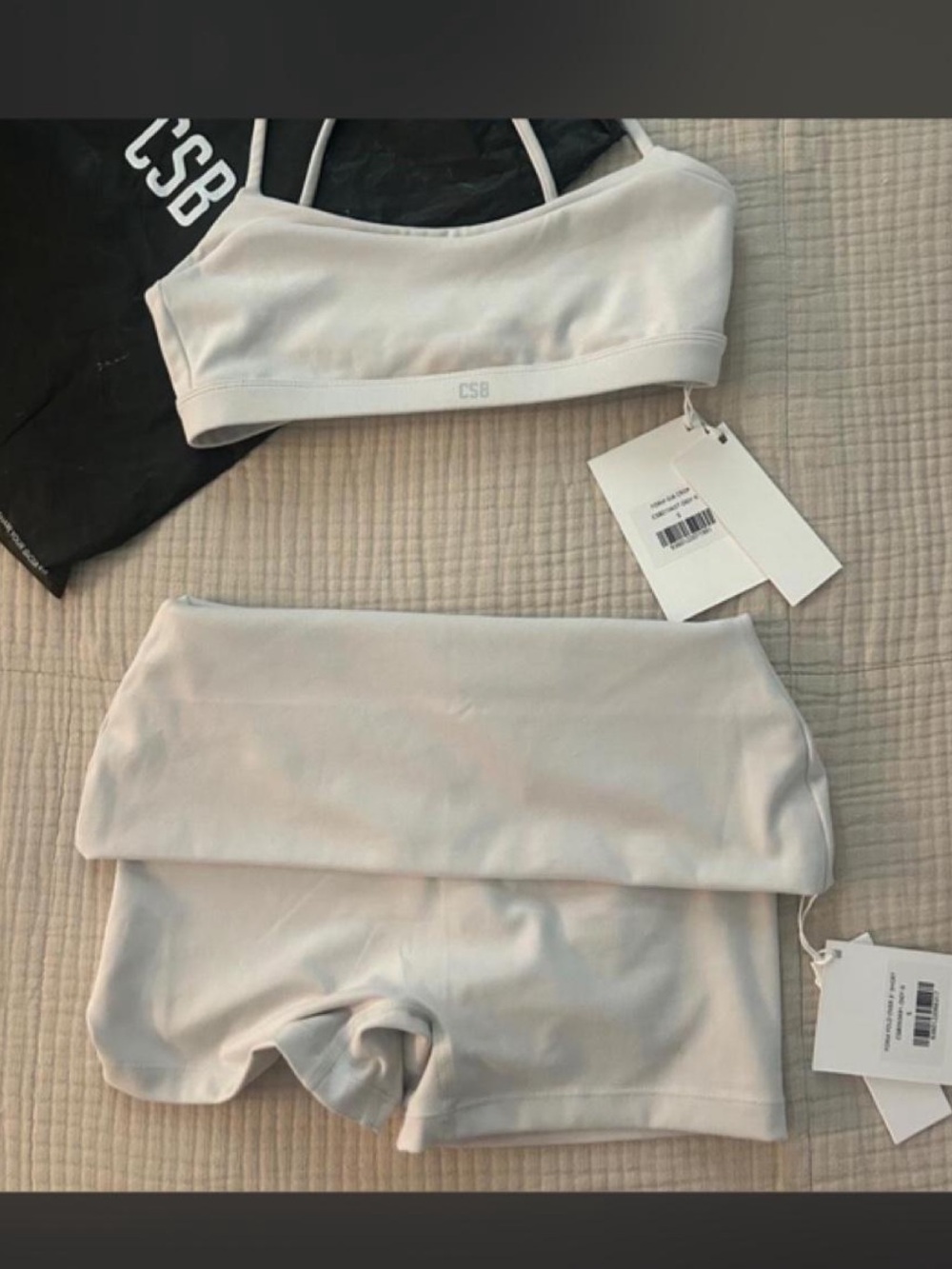 CSB set
Invisible scrunch fold over 3” shorts and Form Gia crop